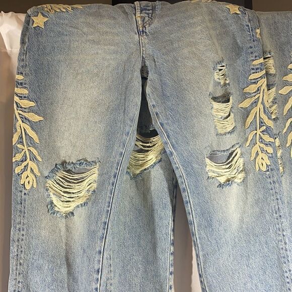 WE THE FREE BREN EMBROIDERED BOYFRIEND JEANS NEW NWT - Picture 11 of 16